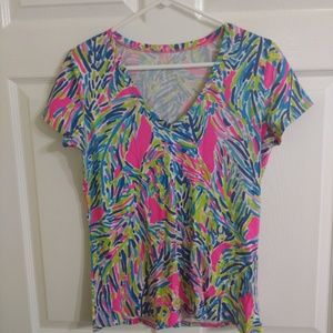Lily Pulitzer v-neck fitted tee